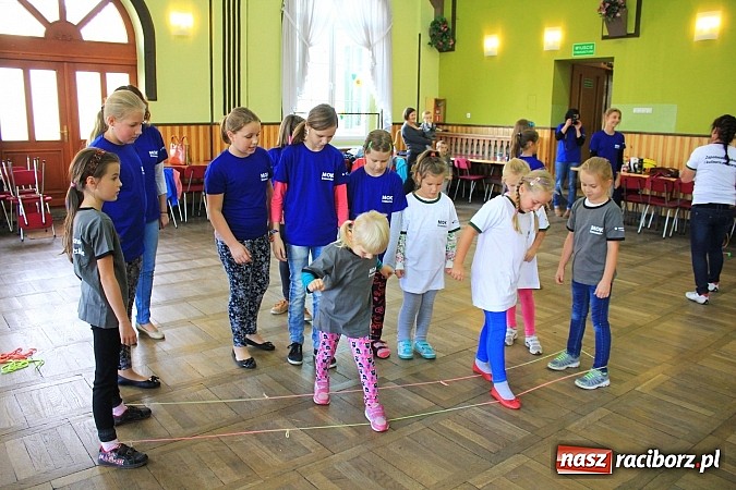 Zdjęcie w galerii na portalu naszraciborz.pl: To była zabawa! Zapomniane gry i zabawy przypomniano w Domu Kultury w Borucinie wiadomości z regionu