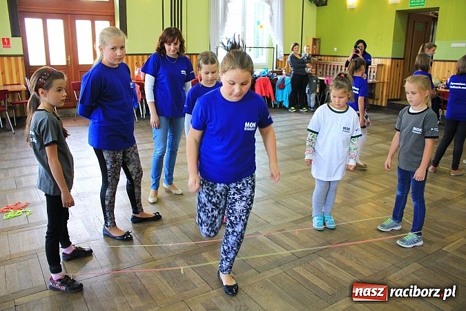 Zdjęcie w galerii na portalu naszraciborz.pl: To była zabawa! Zapomniane gry i zabawy przypomniano w Domu Kultury w Borucinie wiadomości z regionu