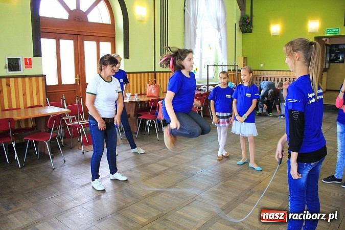 Zdjęcie w galerii na portalu naszraciborz.pl: To była zabawa! Zapomniane gry i zabawy przypomniano w Domu Kultury w Borucinie wiadomości z regionu