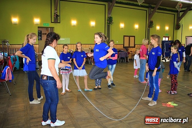 Zdjęcie w galerii na portalu naszraciborz.pl: To była zabawa! Zapomniane gry i zabawy przypomniano w Domu Kultury w Borucinie wiadomości z regionu