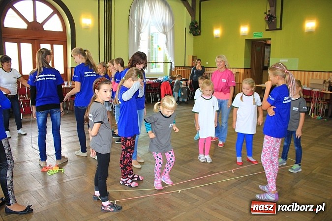 Zdjęcie w galerii na portalu naszraciborz.pl: To była zabawa! Zapomniane gry i zabawy przypomniano w Domu Kultury w Borucinie wiadomości z regionu