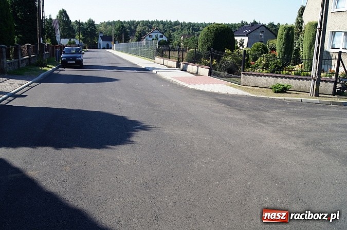 Zdjęcie w galerii na portalu naszraciborz.pl: Ul. Rudzka w Górkach Śl. już po remoncie wiadomości z regionu