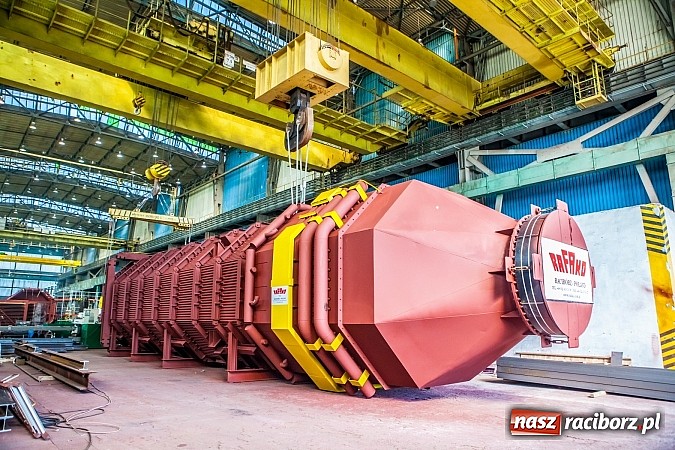 Zdjęcie w galerii na portalu naszraciborz.pl: Potężny transport wielkogabarytowy z Rafako. PKP musiały podnieść przewody trakcyjne wiadomości z regionu