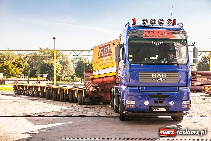 Zdjęcie w galerii na portalu naszraciborz.pl: Potężny transport wielkogabarytowy z Rafako. PKP musiały podnieść przewody trakcyjne wiadomości z regionu