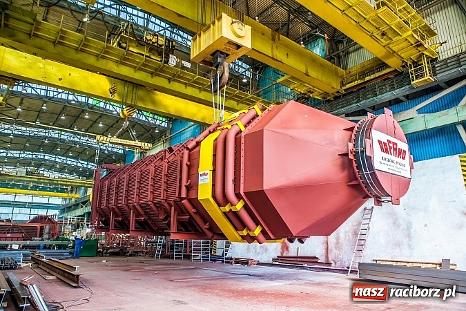 Zdjęcie w galerii na portalu naszraciborz.pl: Potężny transport wielkogabarytowy z Rafako. PKP musiały podnieść przewody trakcyjne wiadomości z regionu