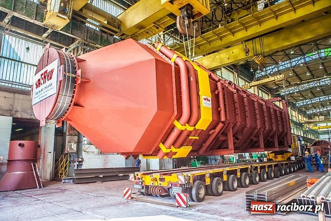 Zdjęcie w galerii na portalu naszraciborz.pl: Potężny transport wielkogabarytowy z Rafako. PKP musiały podnieść przewody trakcyjne wiadomości z regionu