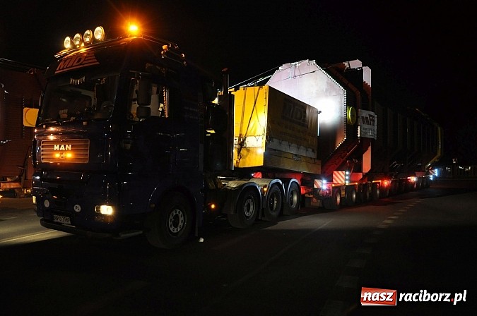 Zdjęcie w galerii na portalu naszraciborz.pl: Potężny transport wielkogabarytowy z Rafako. PKP musiały podnieść przewody trakcyjne wiadomości z regionu