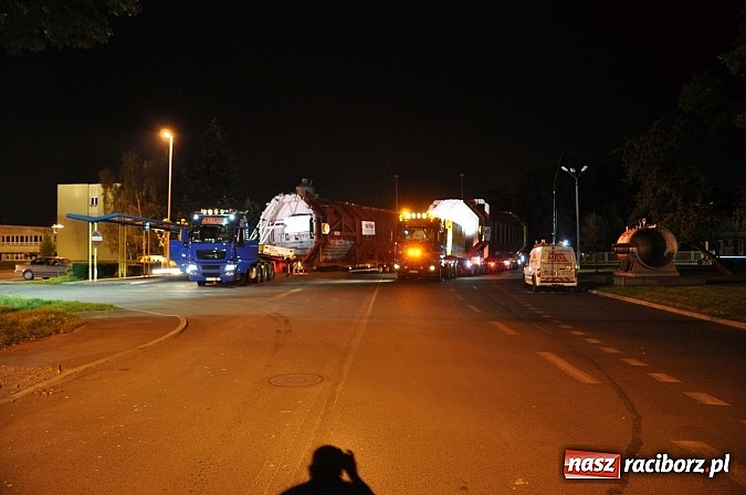 Zdjęcie w galerii na portalu naszraciborz.pl: Potężny transport wielkogabarytowy z Rafako. PKP musiały podnieść przewody trakcyjne wiadomości z regionu