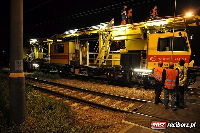 Zdjęcie w galerii na portalu naszraciborz.pl: Potężny transport wielkogabarytowy z Rafako. PKP musiały podnieść przewody trakcyjne wiadomości z regionu