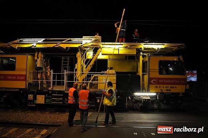 Zdjęcie w galerii na portalu naszraciborz.pl: Potężny transport wielkogabarytowy z Rafako. PKP musiały podnieść przewody trakcyjne wiadomości z regionu