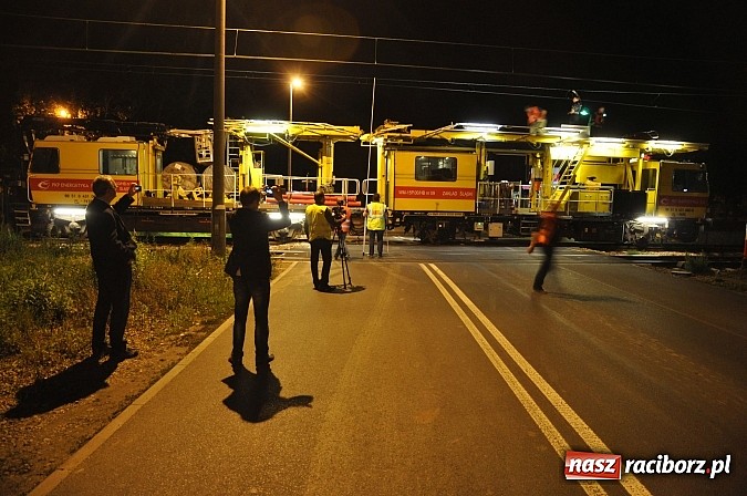 Zdjęcie w galerii na portalu naszraciborz.pl: Potężny transport wielkogabarytowy z Rafako. PKP musiały podnieść przewody trakcyjne wiadomości z regionu