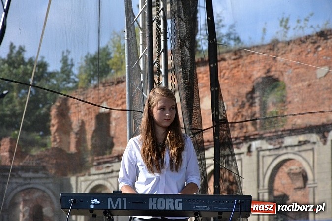 Zdjęcie w galerii na portalu naszraciborz.pl: Tabu rozgrzało wczoraj młodzież w Tworkowie wiadomości z regionu