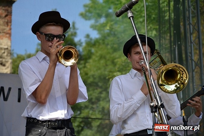 Zdjęcie w galerii na portalu naszraciborz.pl: Tabu rozgrzało wczoraj młodzież w Tworkowie wiadomości z regionu
