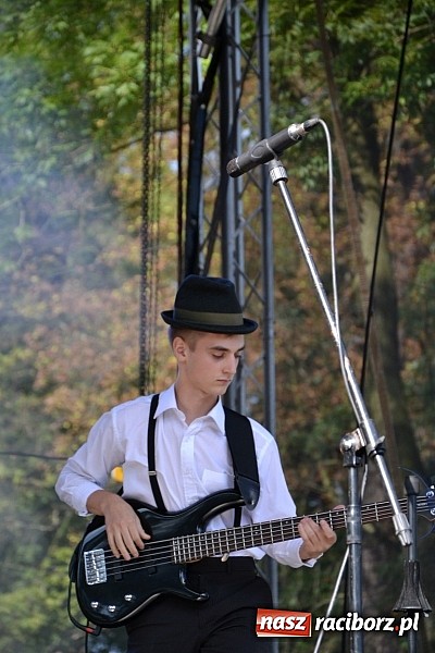 Zdjęcie w galerii na portalu naszraciborz.pl: Tabu rozgrzało wczoraj młodzież w Tworkowie wiadomości z regionu