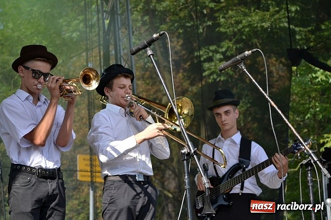 Zdjęcie w galerii na portalu naszraciborz.pl: Tabu rozgrzało wczoraj młodzież w Tworkowie wiadomości z regionu