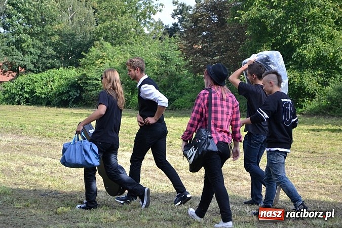 Zdjęcie w galerii na portalu naszraciborz.pl: Tabu rozgrzało wczoraj młodzież w Tworkowie wiadomości z regionu