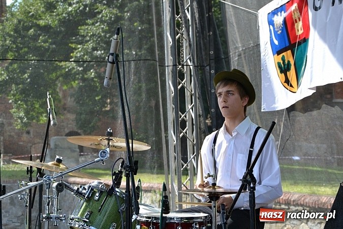 Zdjęcie w galerii na portalu naszraciborz.pl: Tabu rozgrzało wczoraj młodzież w Tworkowie wiadomości z regionu