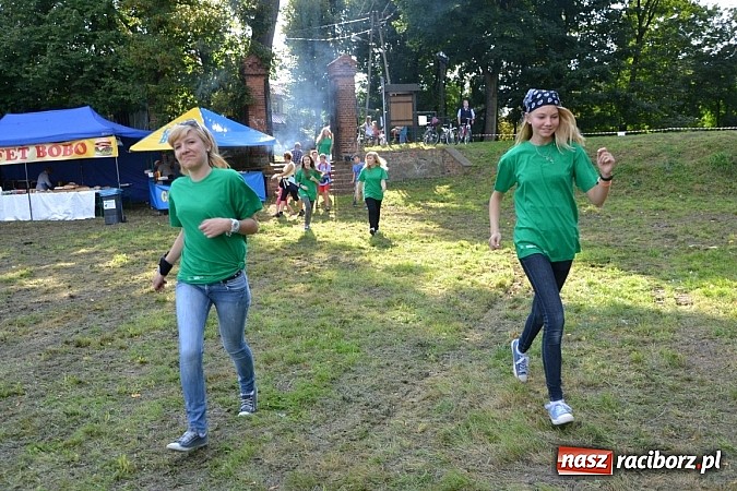 Zdjęcie w galerii na portalu naszraciborz.pl: Tabu rozgrzało wczoraj młodzież w Tworkowie wiadomości z regionu