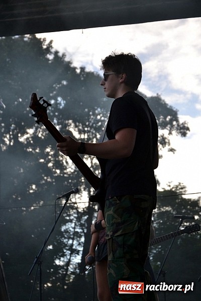 Zdjęcie w galerii na portalu naszraciborz.pl: Tabu rozgrzało wczoraj młodzież w Tworkowie wiadomości z regionu