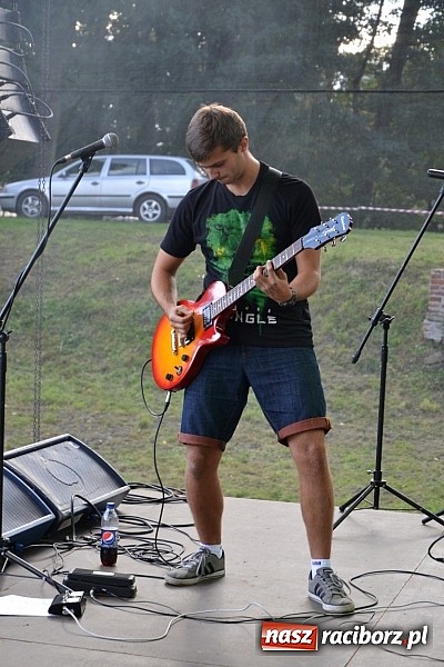 Zdjęcie w galerii na portalu naszraciborz.pl: Tabu rozgrzało wczoraj młodzież w Tworkowie wiadomości z regionu