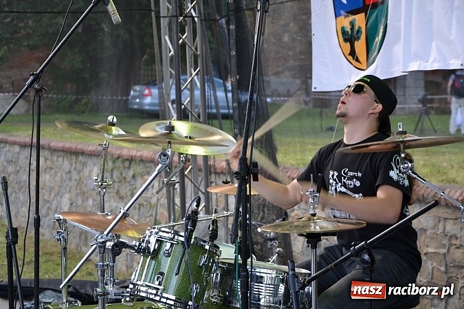 Zdjęcie w galerii na portalu naszraciborz.pl: Tabu rozgrzało wczoraj młodzież w Tworkowie wiadomości z regionu