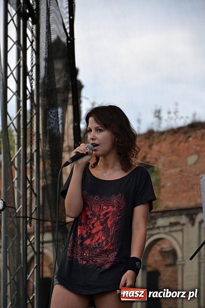 Zdjęcie w galerii na portalu naszraciborz.pl: Tabu rozgrzało wczoraj młodzież w Tworkowie wiadomości z regionu