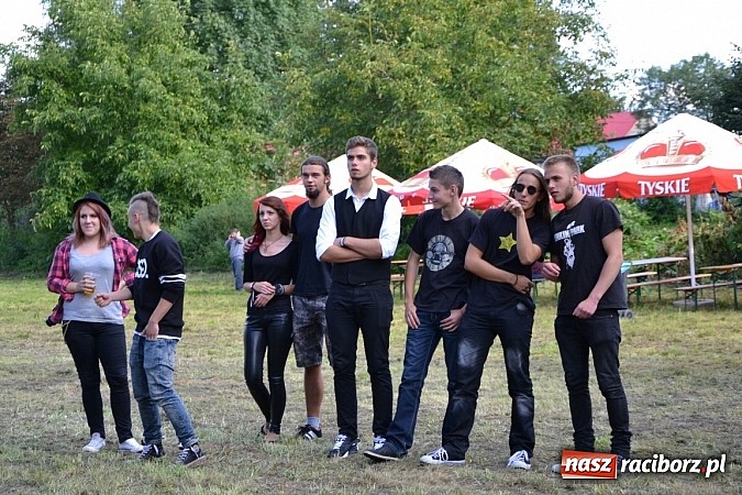 Zdjęcie w galerii na portalu naszraciborz.pl: Tabu rozgrzało wczoraj młodzież w Tworkowie wiadomości z regionu