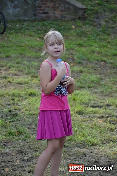 Zdjęcie w galerii na portalu naszraciborz.pl: Tabu rozgrzało wczoraj młodzież w Tworkowie wiadomości z regionu