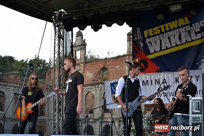 Zdjęcie w galerii na portalu naszraciborz.pl: Tabu rozgrzało wczoraj młodzież w Tworkowie wiadomości z regionu