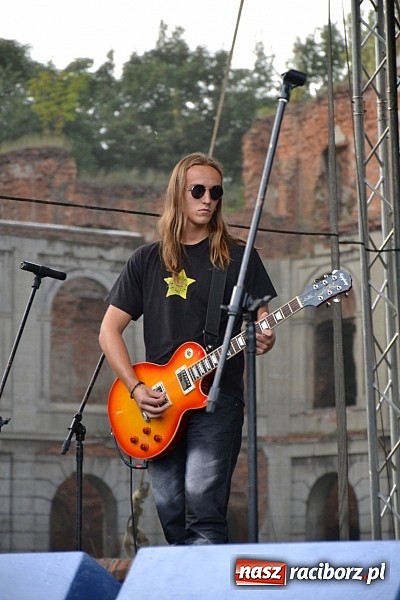 Zdjęcie w galerii na portalu naszraciborz.pl: Tabu rozgrzało wczoraj młodzież w Tworkowie wiadomości z regionu