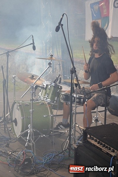 Zdjęcie w galerii na portalu naszraciborz.pl: Tabu rozgrzało wczoraj młodzież w Tworkowie wiadomości z regionu