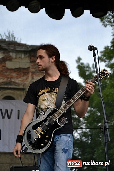 Zdjęcie w galerii na portalu naszraciborz.pl: Tabu rozgrzało wczoraj młodzież w Tworkowie wiadomości z regionu