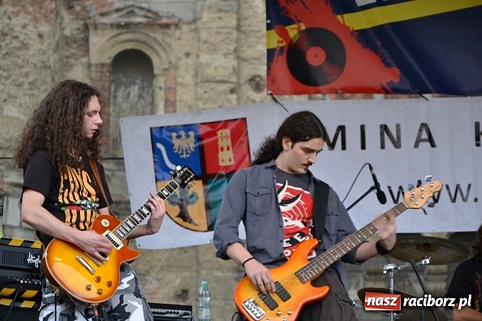 Zdjęcie w galerii na portalu naszraciborz.pl: Tabu rozgrzało wczoraj młodzież w Tworkowie wiadomości z regionu