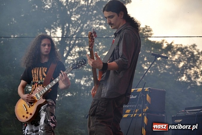 Zdjęcie w galerii na portalu naszraciborz.pl: Tabu rozgrzało wczoraj młodzież w Tworkowie wiadomości z regionu