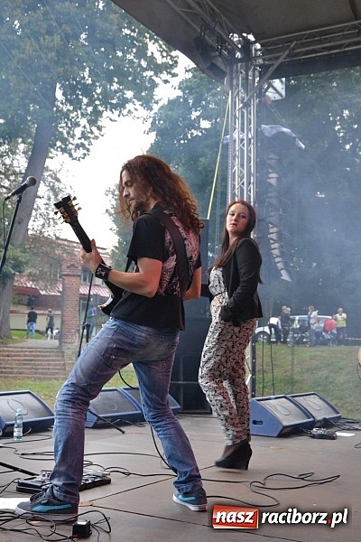 Zdjęcie w galerii na portalu naszraciborz.pl: Tabu rozgrzało wczoraj młodzież w Tworkowie wiadomości z regionu