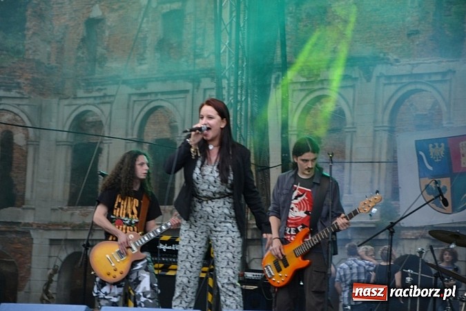 Zdjęcie w galerii na portalu naszraciborz.pl: Tabu rozgrzało wczoraj młodzież w Tworkowie wiadomości z regionu