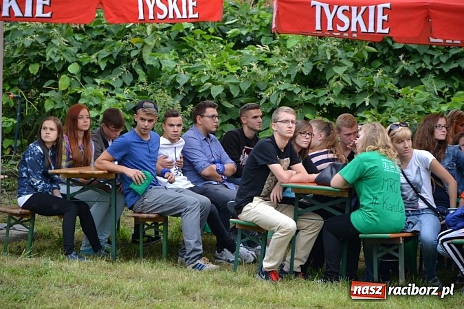 Zdjęcie w galerii na portalu naszraciborz.pl: Tabu rozgrzało wczoraj młodzież w Tworkowie wiadomości z regionu