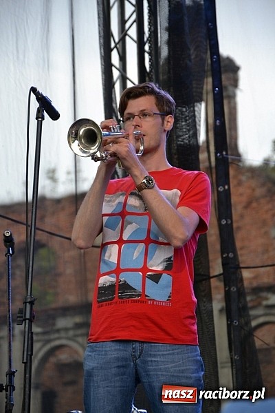 Zdjęcie w galerii na portalu naszraciborz.pl: Tabu rozgrzało wczoraj młodzież w Tworkowie wiadomości z regionu