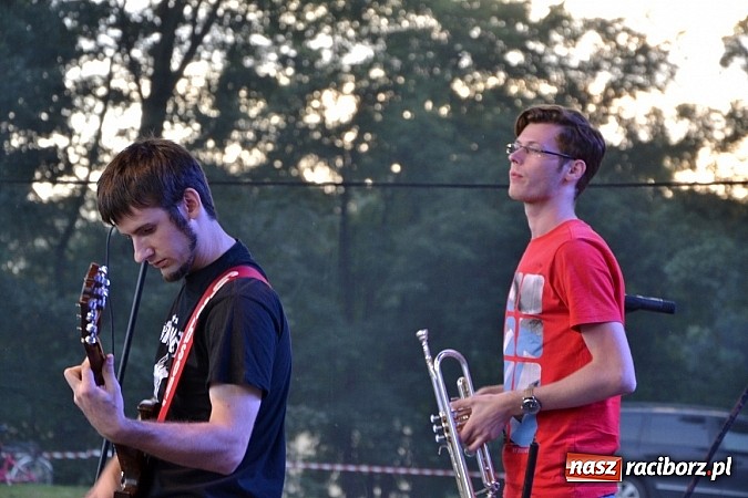 Zdjęcie w galerii na portalu naszraciborz.pl: Tabu rozgrzało wczoraj młodzież w Tworkowie wiadomości z regionu