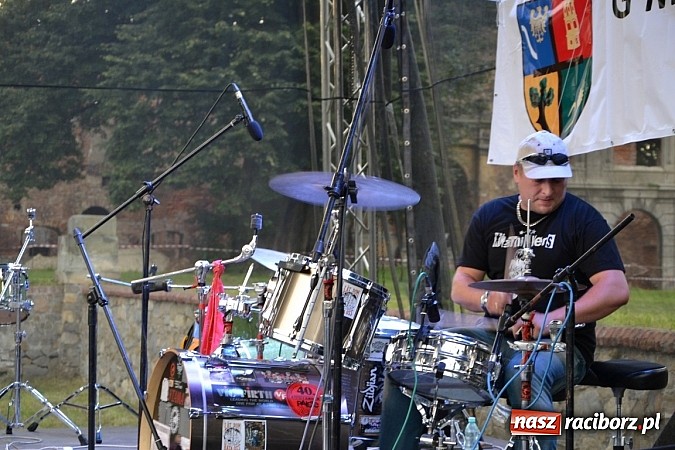 Zdjęcie w galerii na portalu naszraciborz.pl: Tabu rozgrzało wczoraj młodzież w Tworkowie wiadomości z regionu