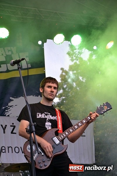 Zdjęcie w galerii na portalu naszraciborz.pl: Tabu rozgrzało wczoraj młodzież w Tworkowie wiadomości z regionu