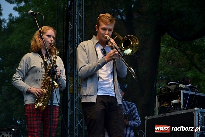 Zdjęcie w galerii na portalu naszraciborz.pl: Tabu rozgrzało wczoraj młodzież w Tworkowie wiadomości z regionu