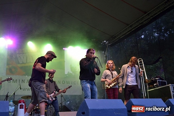 Zdjęcie w galerii na portalu naszraciborz.pl: Tabu rozgrzało wczoraj młodzież w Tworkowie wiadomości z regionu