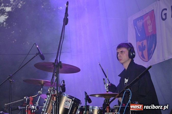 Zdjęcie w galerii na portalu naszraciborz.pl: Tabu rozgrzało wczoraj młodzież w Tworkowie wiadomości z regionu