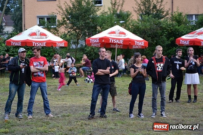 Zdjęcie w galerii na portalu naszraciborz.pl: Tabu rozgrzało wczoraj młodzież w Tworkowie wiadomości z regionu