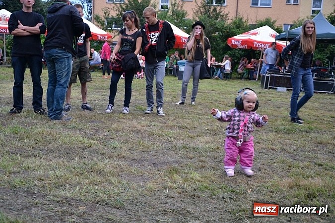 Zdjęcie w galerii na portalu naszraciborz.pl: Tabu rozgrzało wczoraj młodzież w Tworkowie wiadomości z regionu