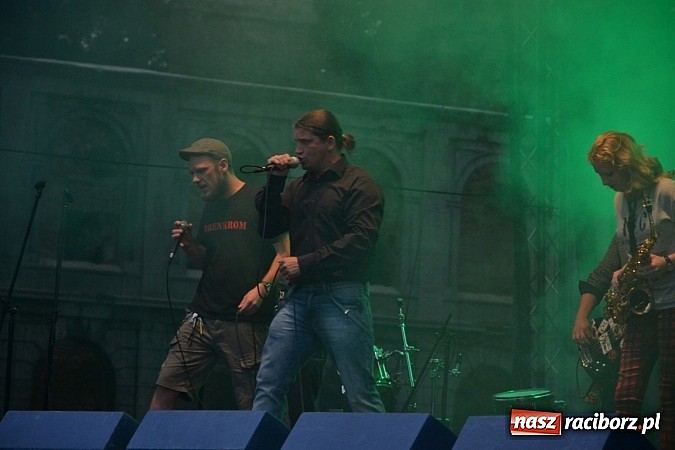 Zdjęcie w galerii na portalu naszraciborz.pl: Tabu rozgrzało wczoraj młodzież w Tworkowie wiadomości z regionu