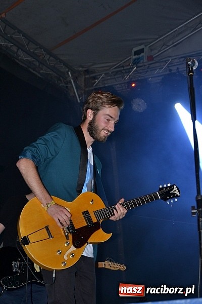 Zdjęcie w galerii na portalu naszraciborz.pl: Tabu rozgrzało wczoraj młodzież w Tworkowie wiadomości z regionu