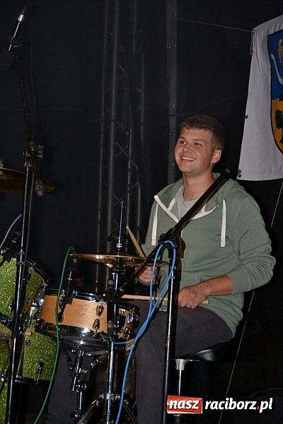 Zdjęcie w galerii na portalu naszraciborz.pl: Tabu rozgrzało wczoraj młodzież w Tworkowie wiadomości z regionu