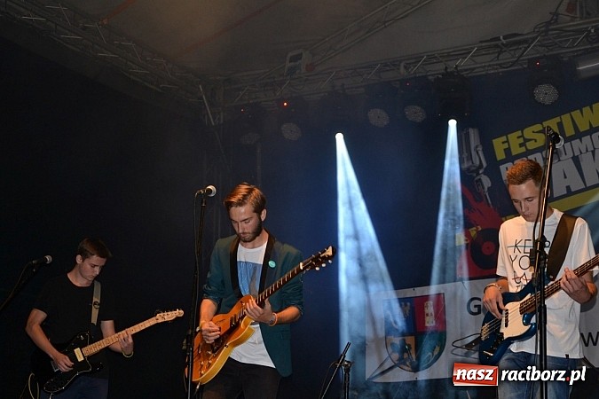 Zdjęcie w galerii na portalu naszraciborz.pl: Tabu rozgrzało wczoraj młodzież w Tworkowie wiadomości z regionu